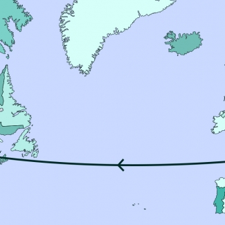 Une carte grise illustrant la plupart de l'Amérique du Nord, l’Europe, et partie de l’Afrique. Une ligne traverse divers endroits de la carte.